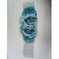 CINTURON ELASTICO GRIS BRILLANTE CON CUATRO FLORES AZUL CIELO